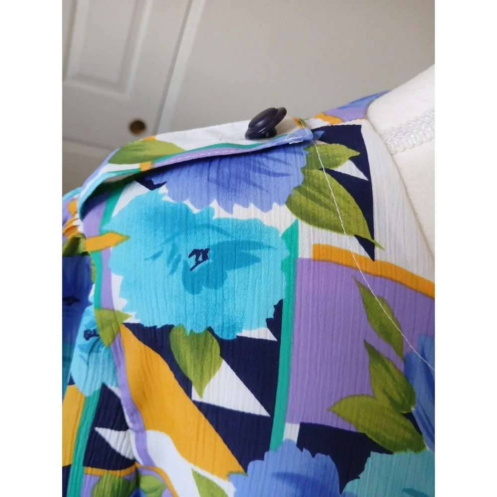 Vintage CAMI Blouse Women's Size 8 Blue Multi Floral Short‎ Sleeve Round Neck